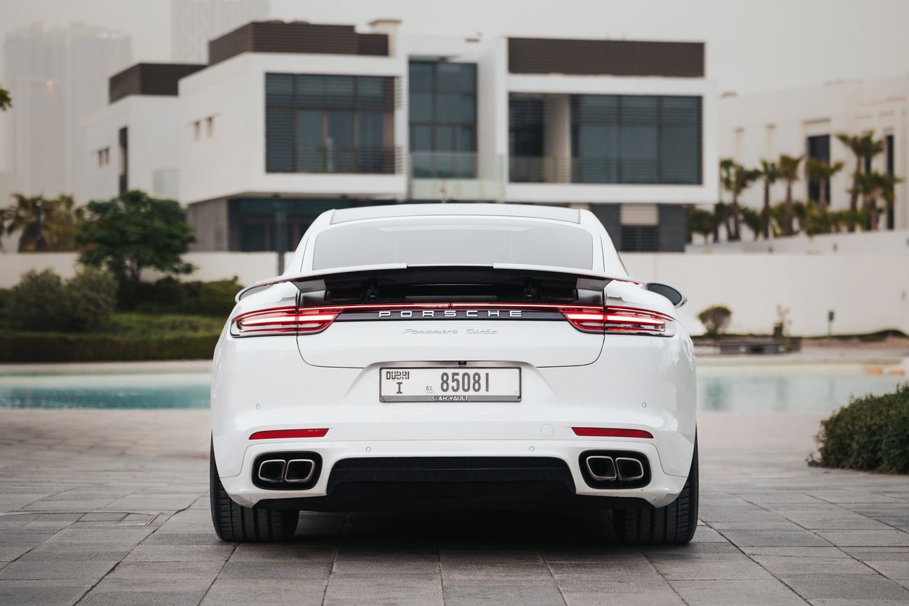 Porsche Panamera Turbo 4.0L AWD
