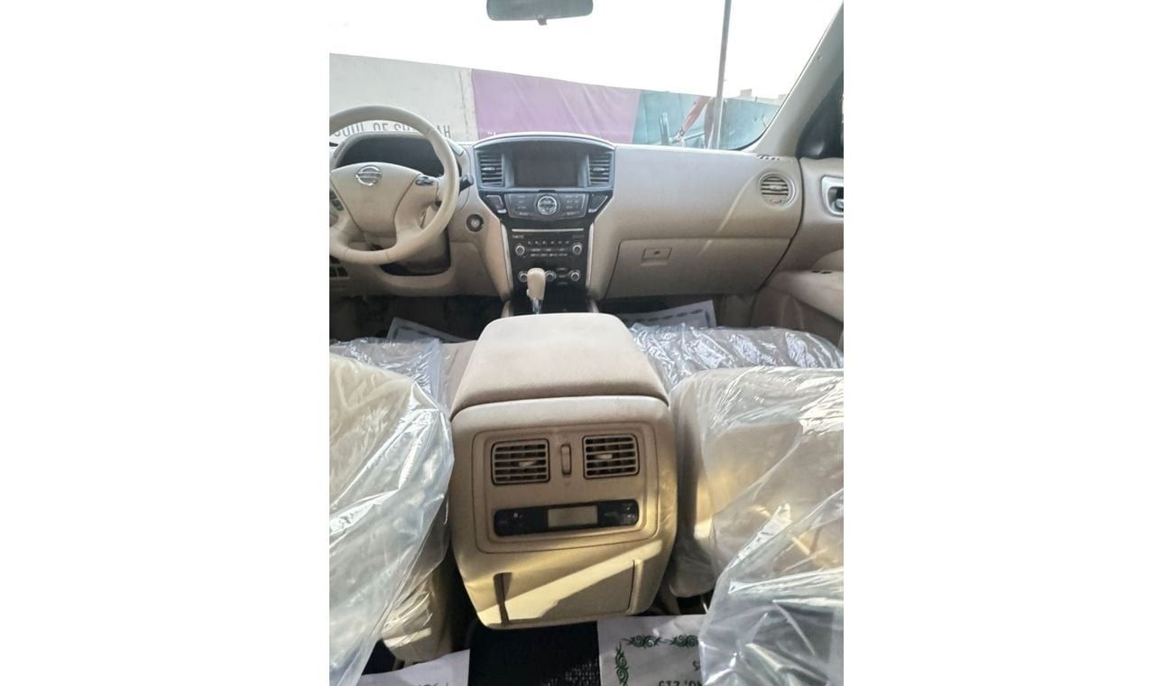 Nissan Pathfinder Platinum 3.5L In excellent condition and requires no expenses