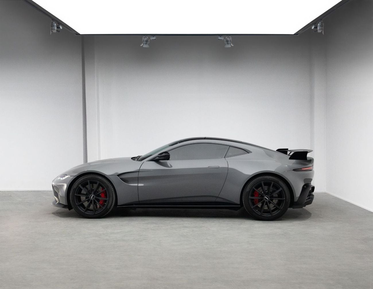 Aston Martin Vantage Standard V8