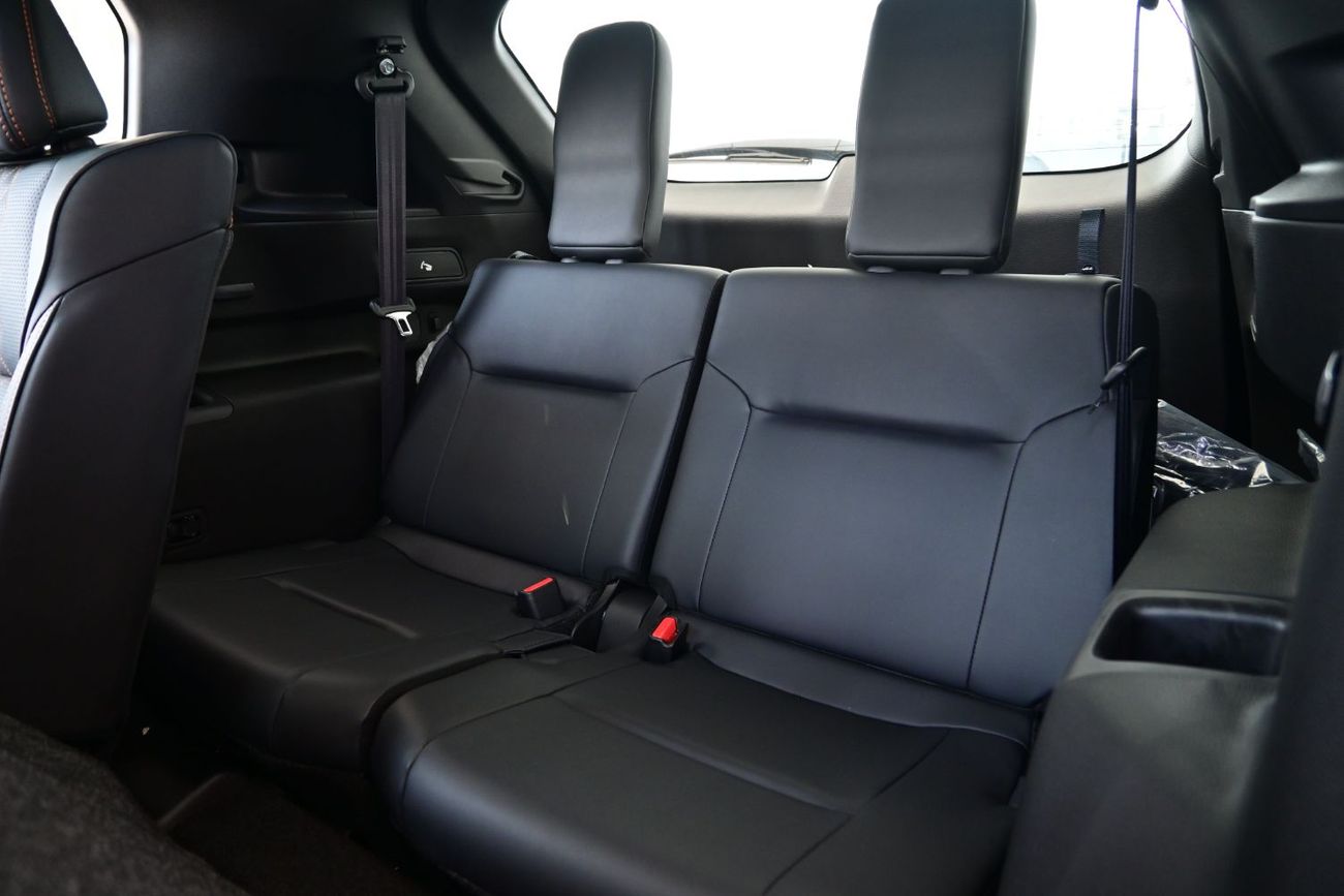 ميتسوبيشي آوتلاندر Mitsubishi Outlander P-Line, 2.5L Petrol 4WD, Model 2025, Color Silver