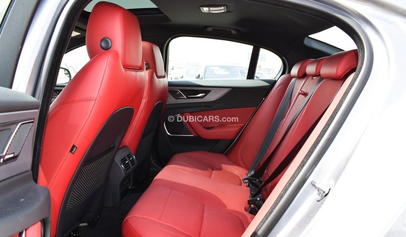 Jaguar XE 2.0 I4 R-Dynamic HSE (300PS) AWD Aut