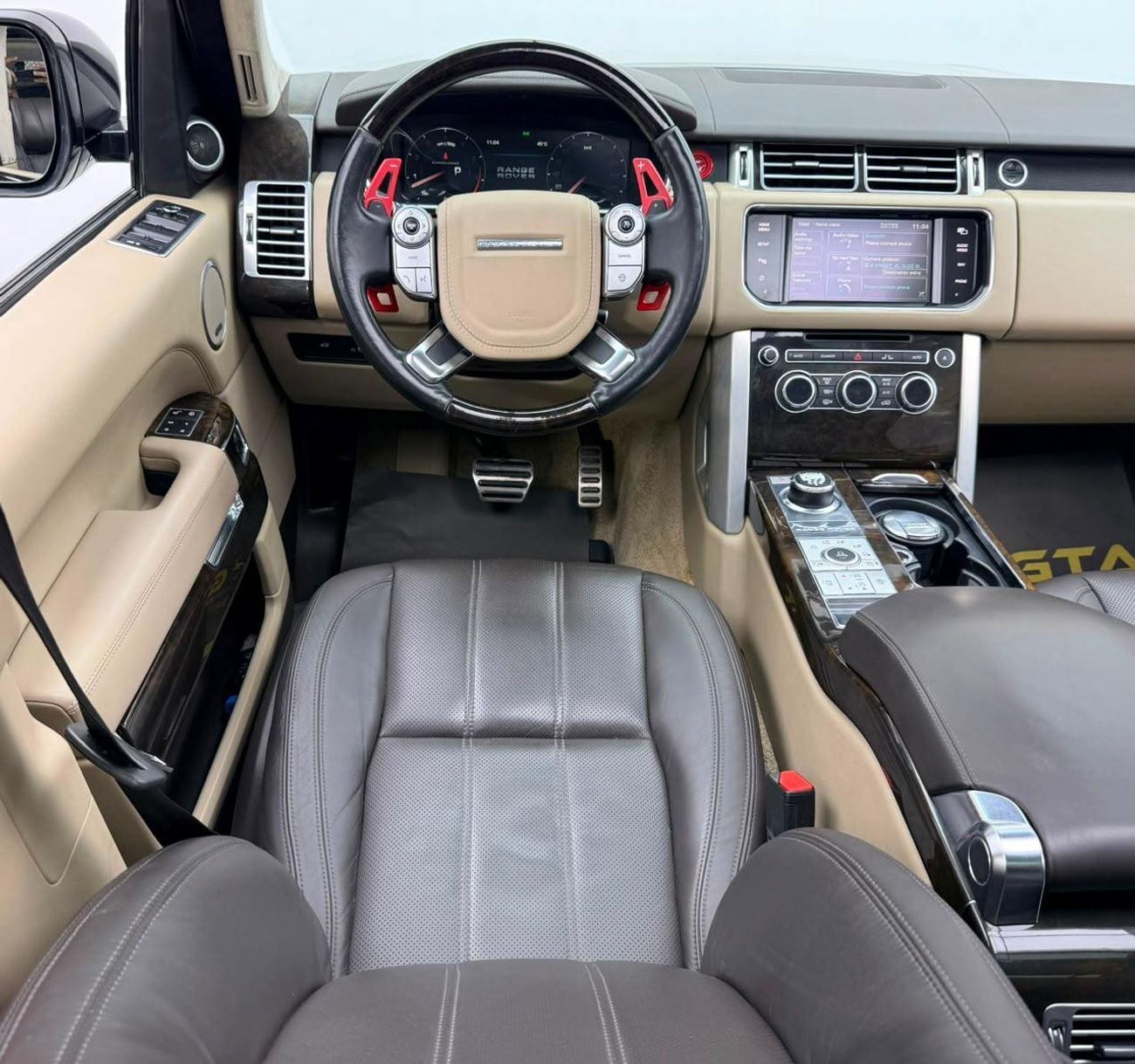 Land Rover Range Rover VOGUE 2013 Range Rover Vogue Lumma CLR Original, Just Been Serviced, Excellent Condition, GCC