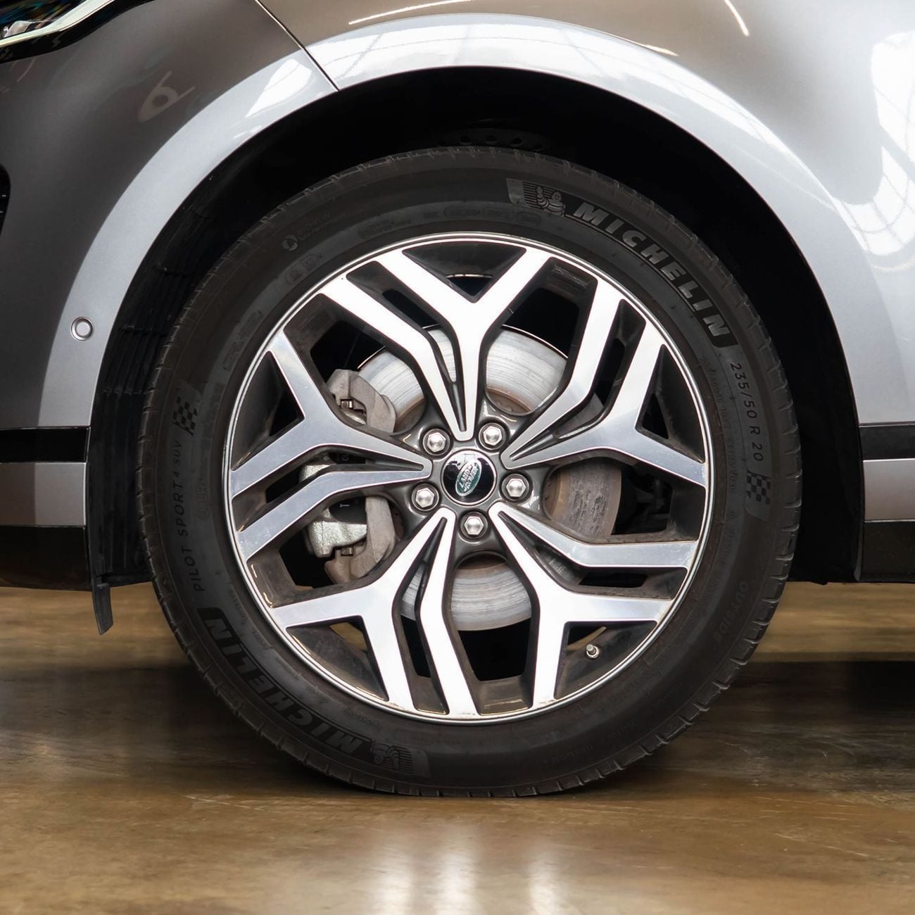 لاند روفر رانج روفر إيفوك P250 R-Dynamic HSE 2.0L AED  2,107 pm • 0% Downpayment • Evoque R-Dynamic HSE • 1 Year Warranty