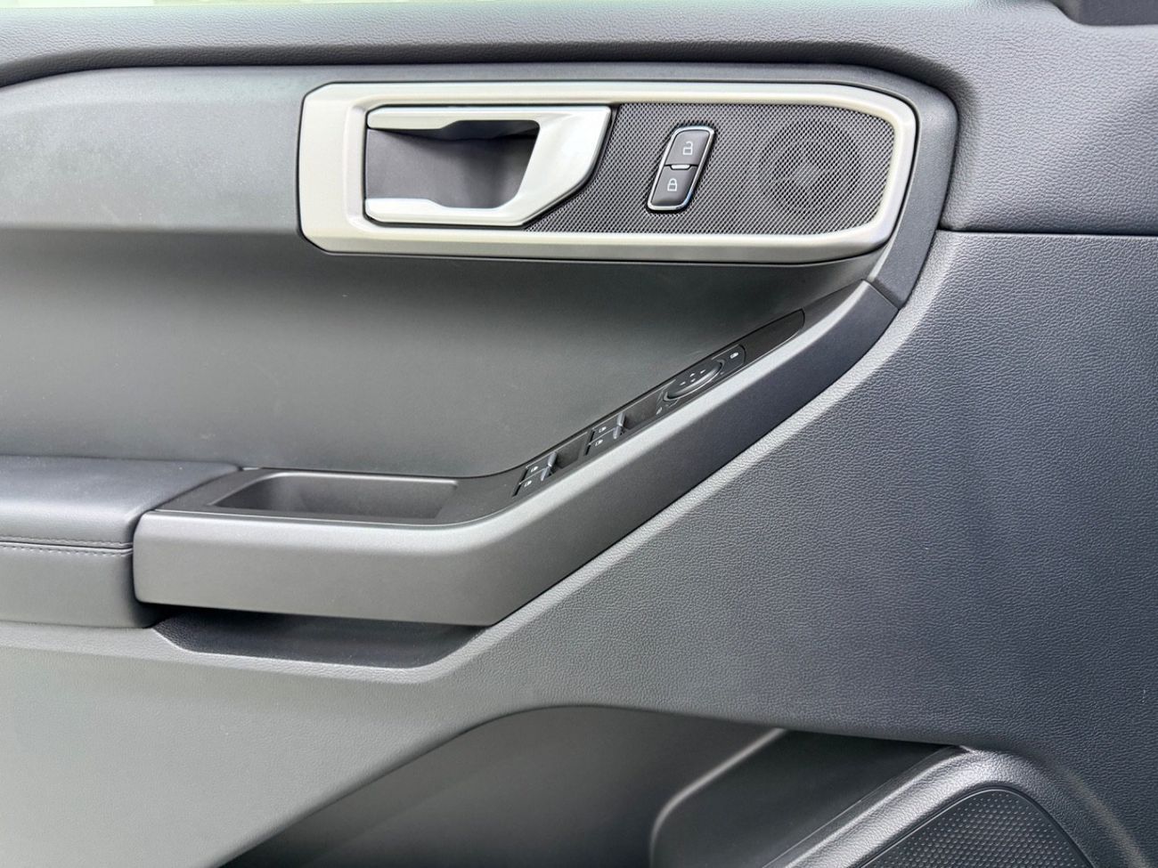 Ford Explorer Base 100A 3.3L 4WD