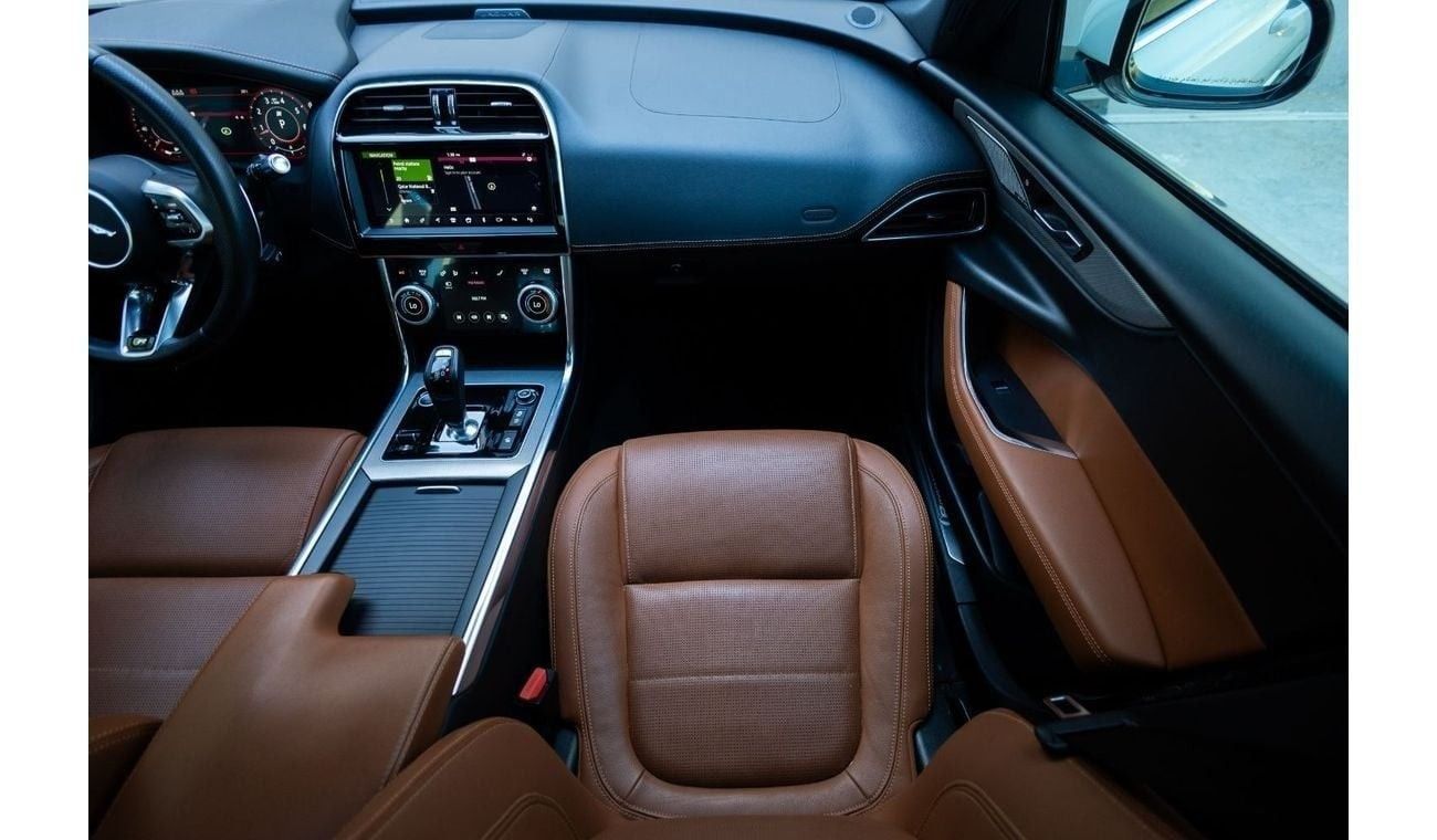 Jaguar XE R-Dynamic SE 2.0L (250 HP) Jaguar XE P250 R-Dynamic SE 2020 GCC under Agency Warranty with Flexible