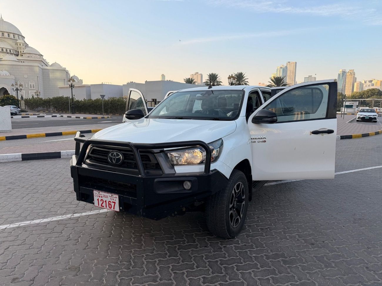 تويوتا هيلوكس SR with Bullbar