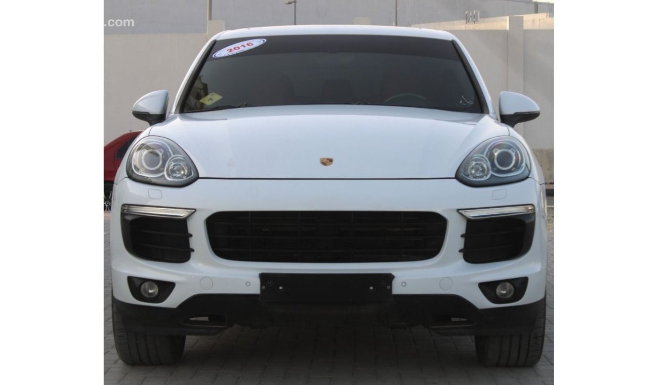 Porsche Cayenne PORSHE CAYENNE 2016 WHITE GCC EXCELLENT CONDITION WITHOUT ACCIDENT