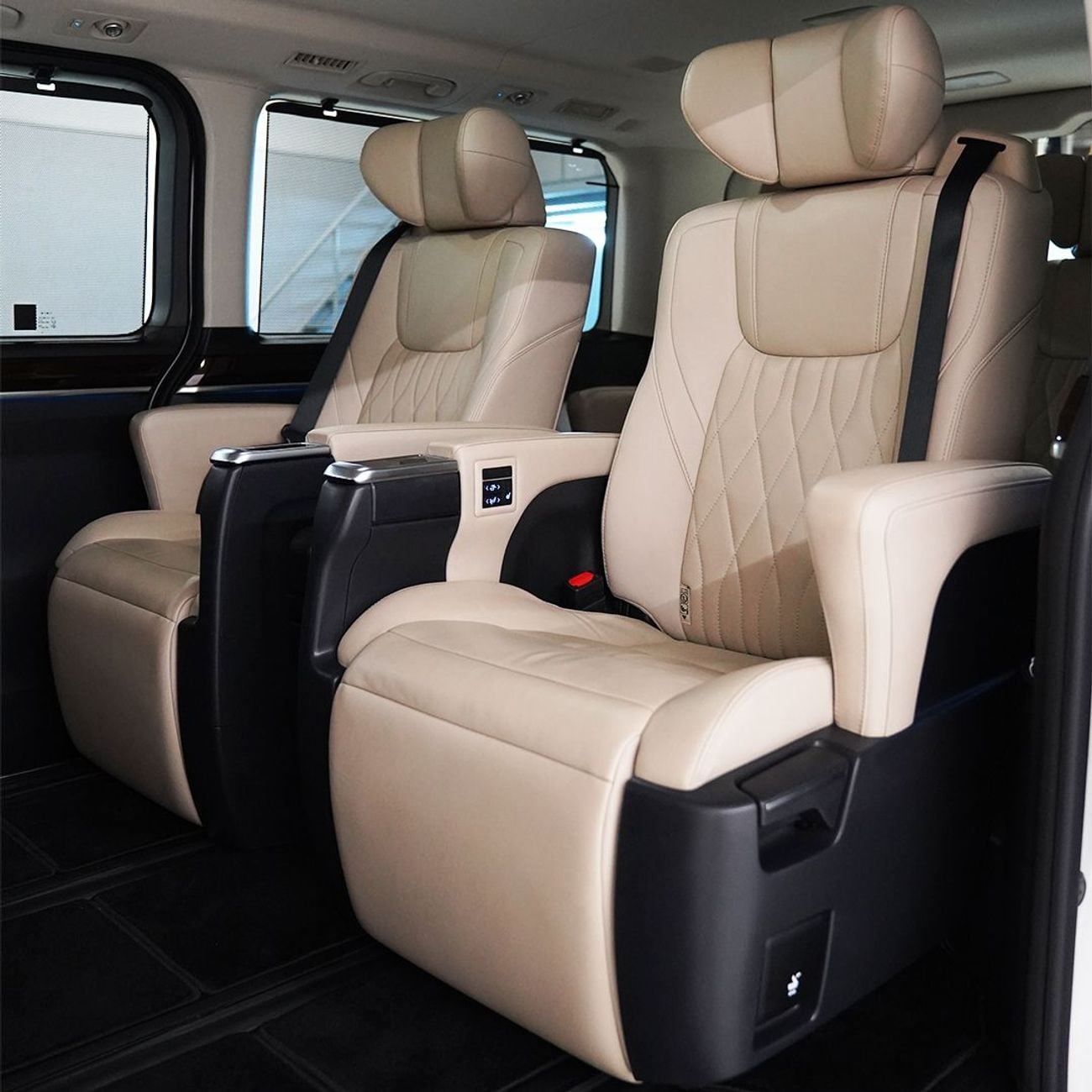 Toyota Granvia 3.5L Premium 2023 Toyota Granvia, Warranty, Captain Seats, Full Options, Low Kms, GCC