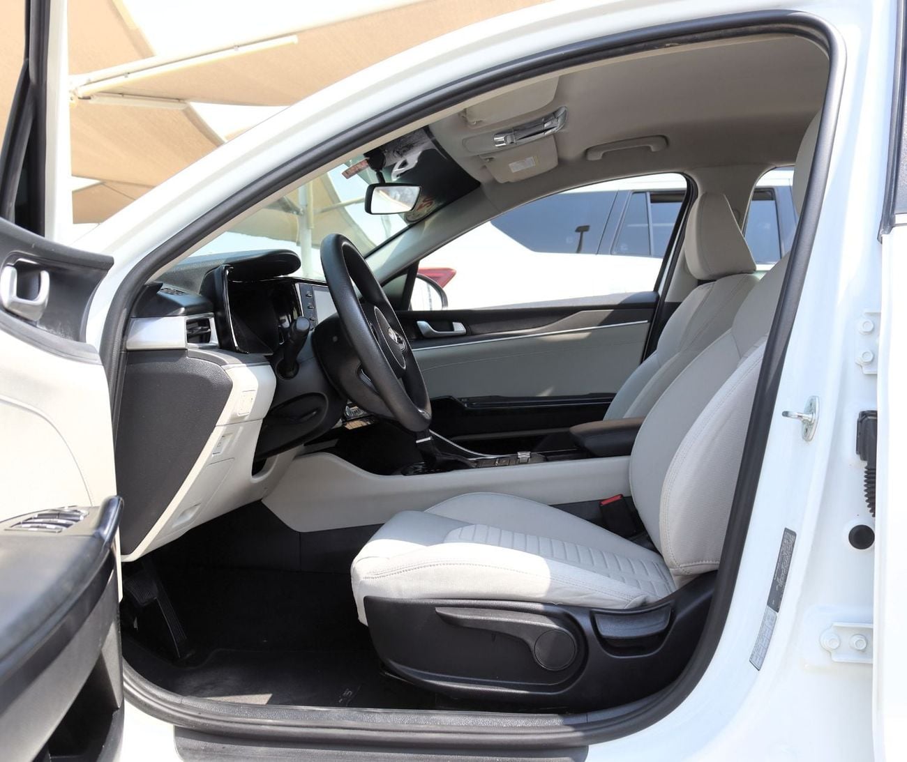 Kia K5 LX ACCIDENTS FREE - GCC - ENGINE 2000 CC - PERFECT CONDITION INSIDE OUT