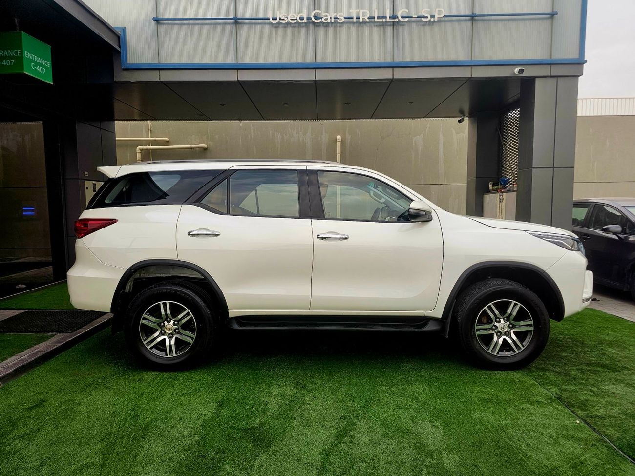Toyota Fortuner EXR / V4 2.7L/ NEW SHAPE/ LEATHER/ LOW MILEAGE
