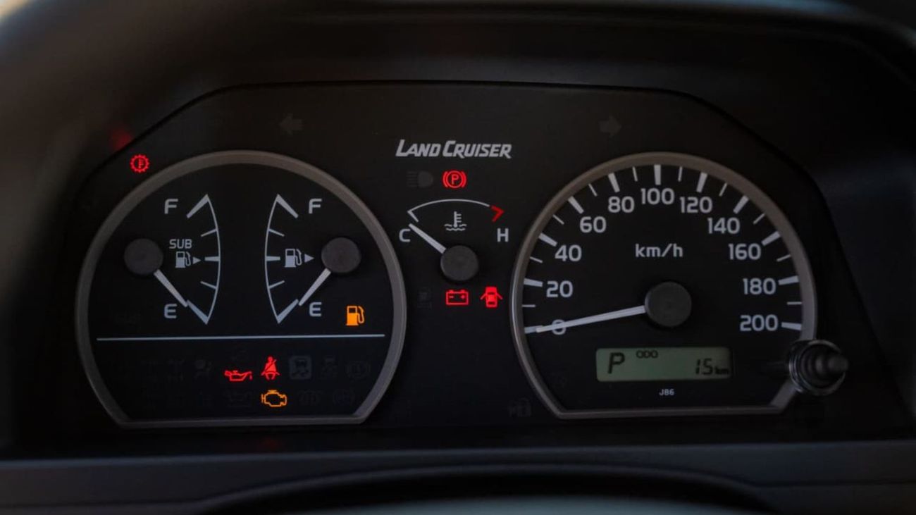 تويوتا لاند كروزر بيك آب 4.0L Single Cabin | Automatic | Petrol | Four Wheel Drive | 2 Doors | V6