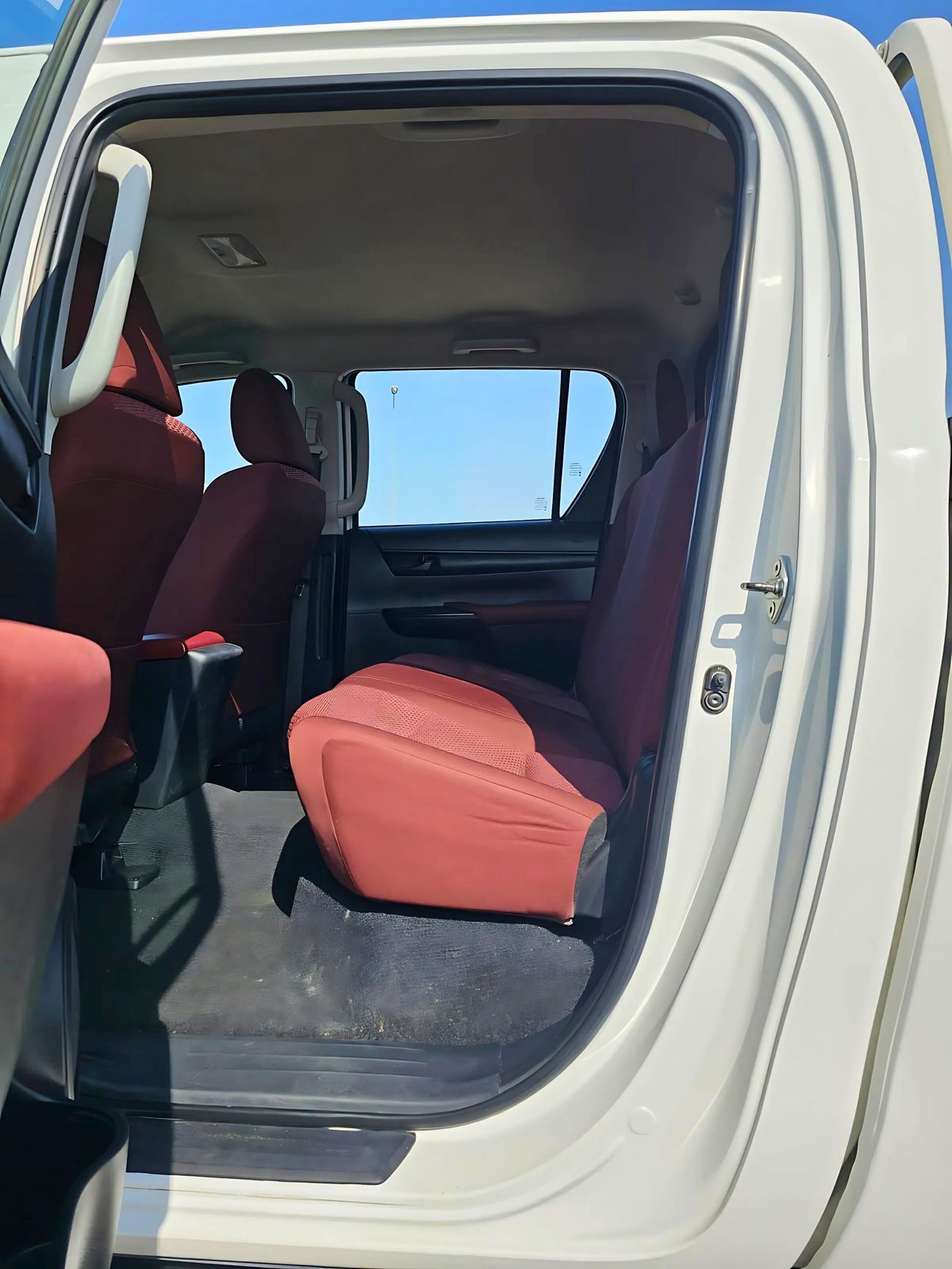 تويوتا هيلوكس 2.7 A/T/ AUTO WINDOWS/ WIDE BODY/ FULL OPTION/ EXPORT ONLY/ LOT# 45086