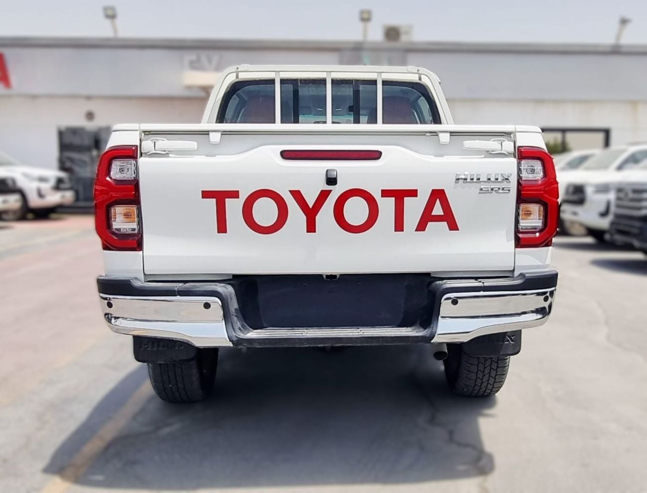 تويوتا هيلوكس SR5 2.4L DIESEL 4X4 A/T MY2026