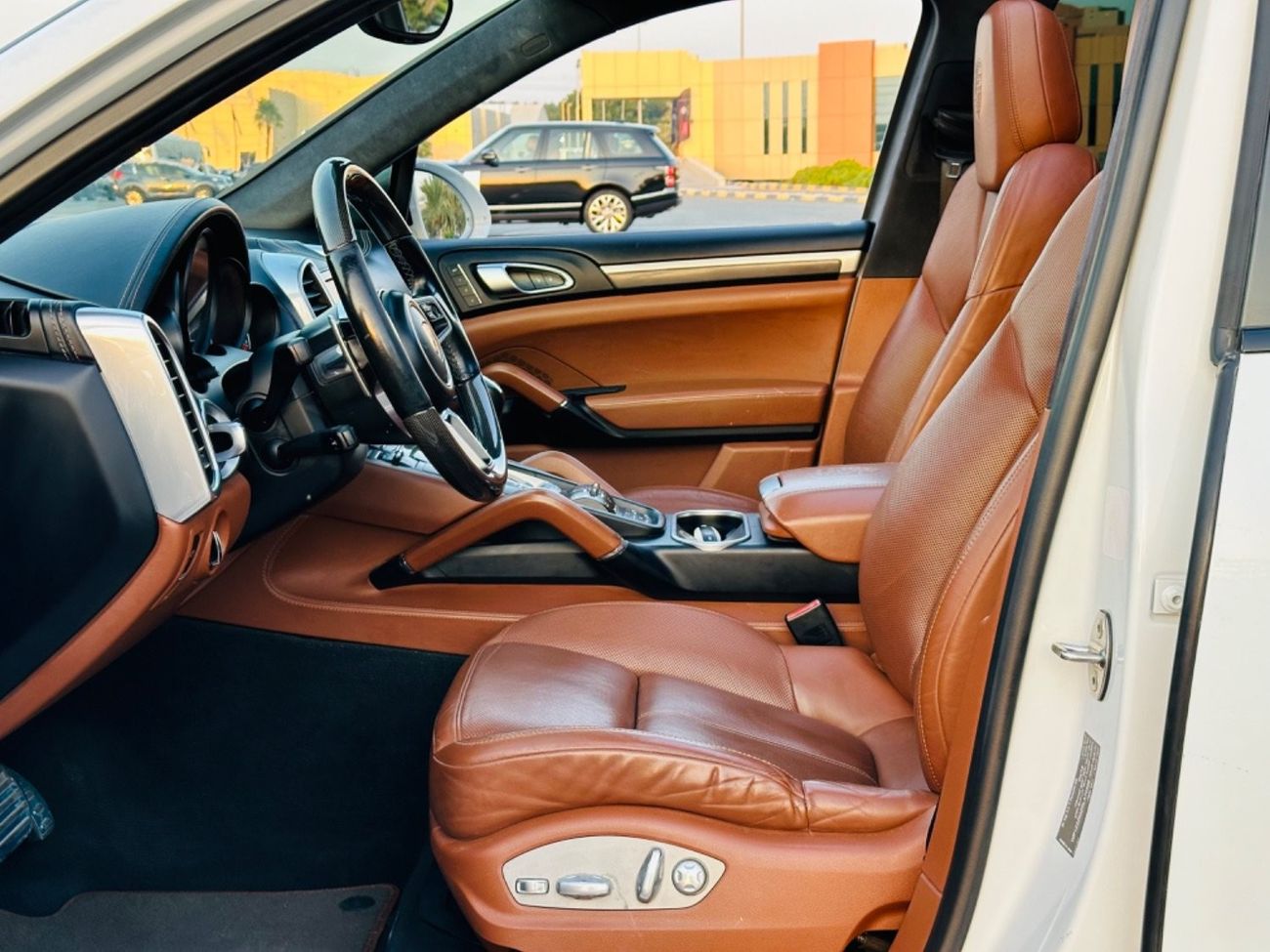 Porsche Cayenne PORSCHE CAYENNE GTS V8 MODEL 2016 FULL OPTION