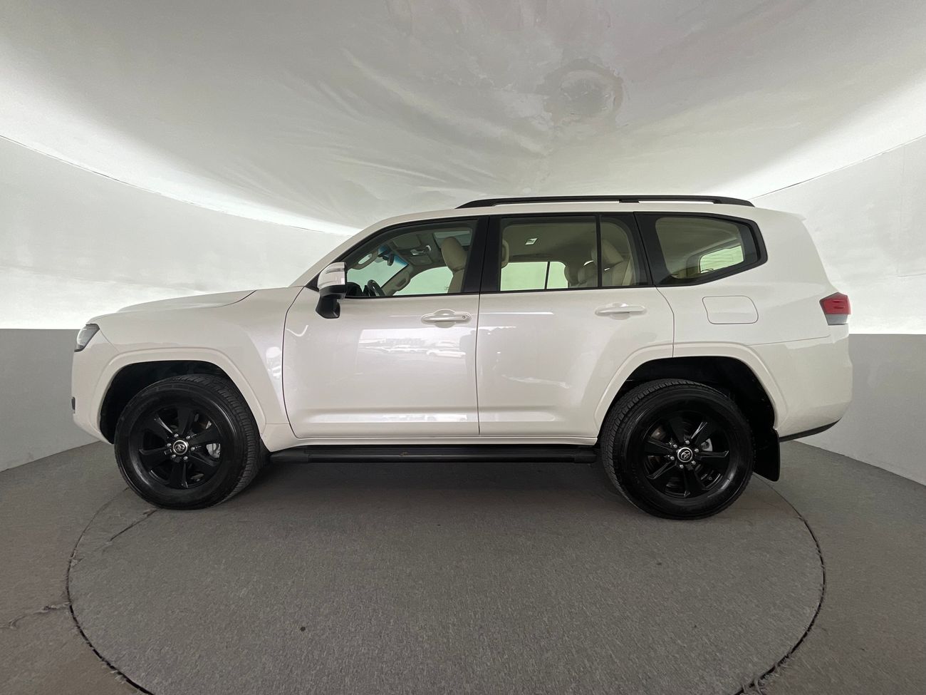 تويوتا لاند كروزر Black Edition (EXR) | شامل الضمان | 0 ﺪﻔﻋﺓ ﺃﻮﻟﻯ