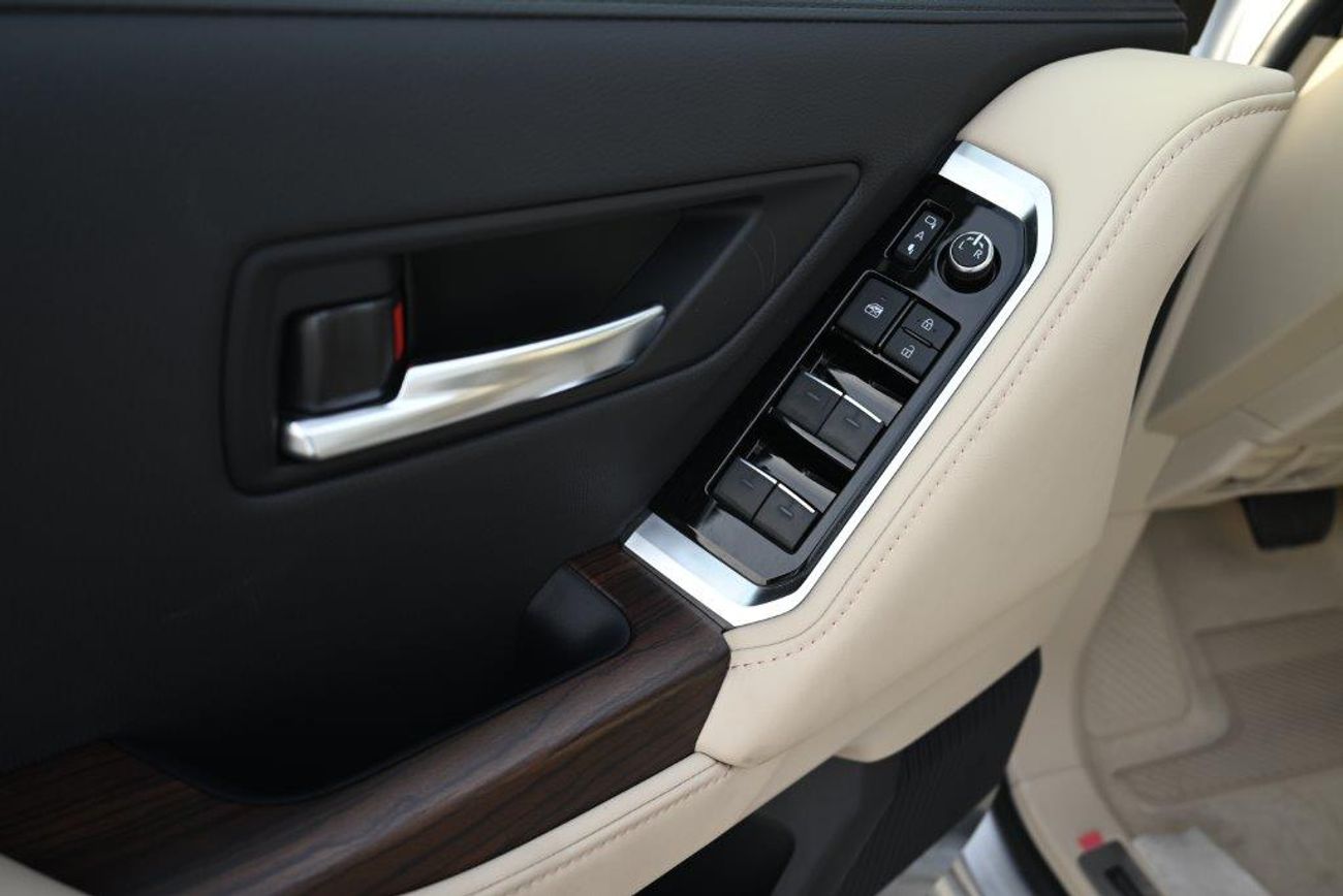 Toyota Land Cruiser 300 GXR V6 3.3L with Aero Package