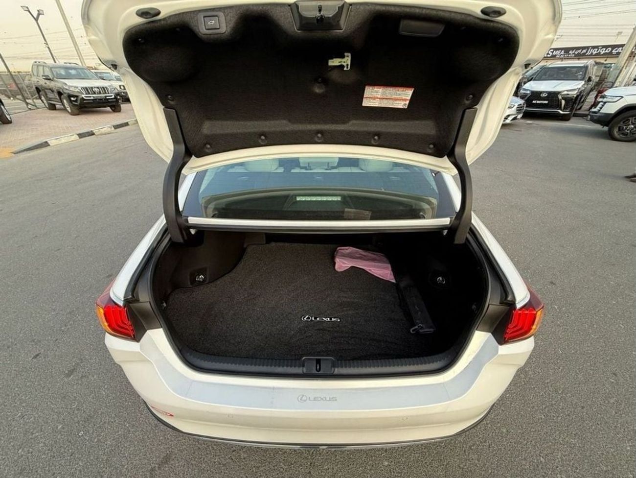 لكزس ES350h 2024 LEXUS ES350H/ HYBRID / 1200 KM ONLY