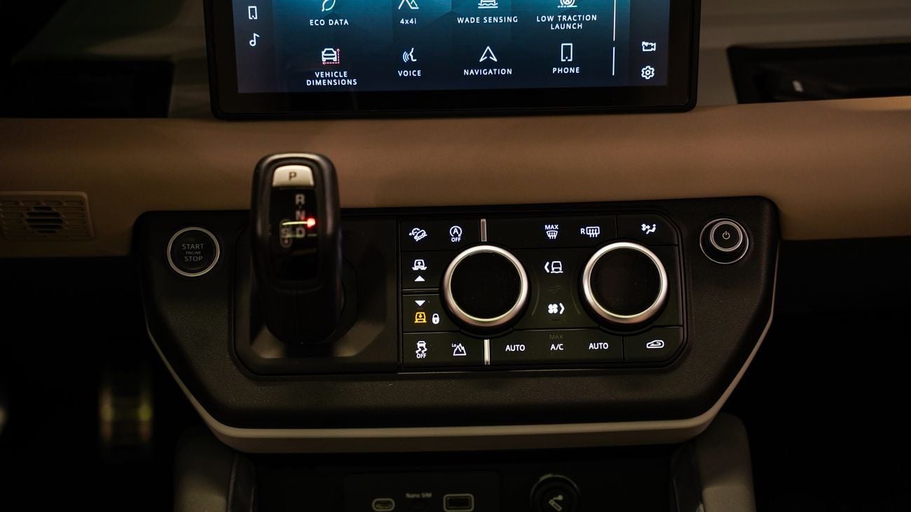 Land Rover Defender P300 110 2.0L (7 Seater)