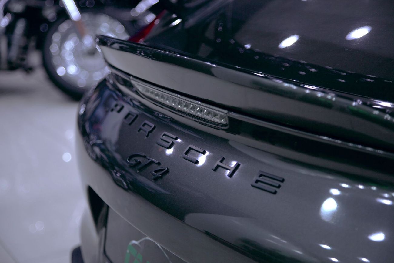 Porsche 718 Cayman GT4 4.0L (420 HP) M/T