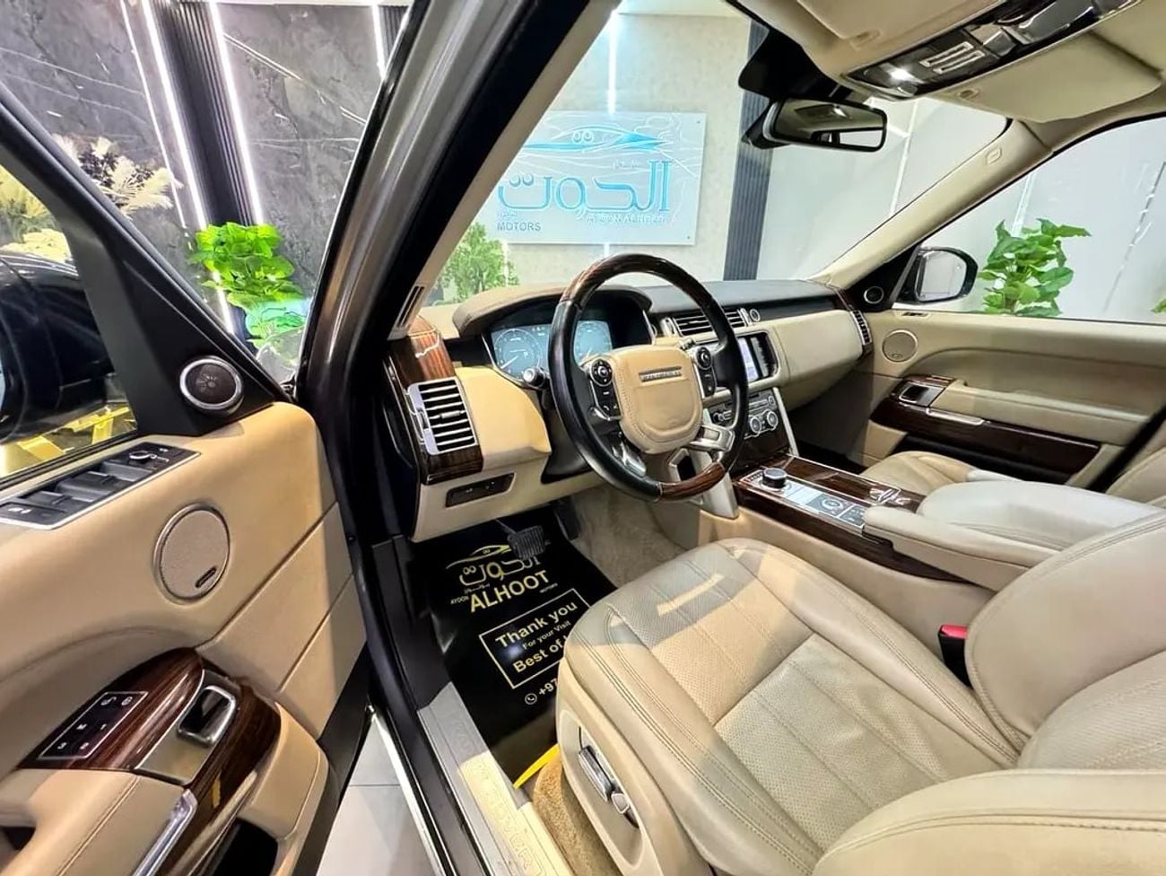Land Rover Range Rover FACELIFT RR VOGUE || SUPERCHARGED || GCC SPECS || TOP RANGE || PANORAMIC