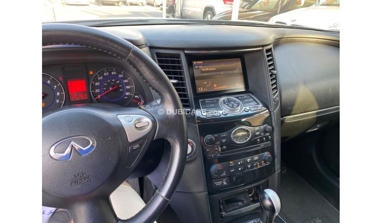 إنفينيتي FX35 Infiniti FX35 , 2011 , low miles full option, in excellent condition