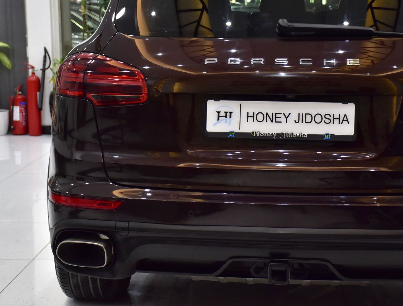 Porsche Cayenne PLATINUM EDITION EXCELLENT DEAL for our Porsche Cayenne ( 2018 Model ) in Brown Color American Specs