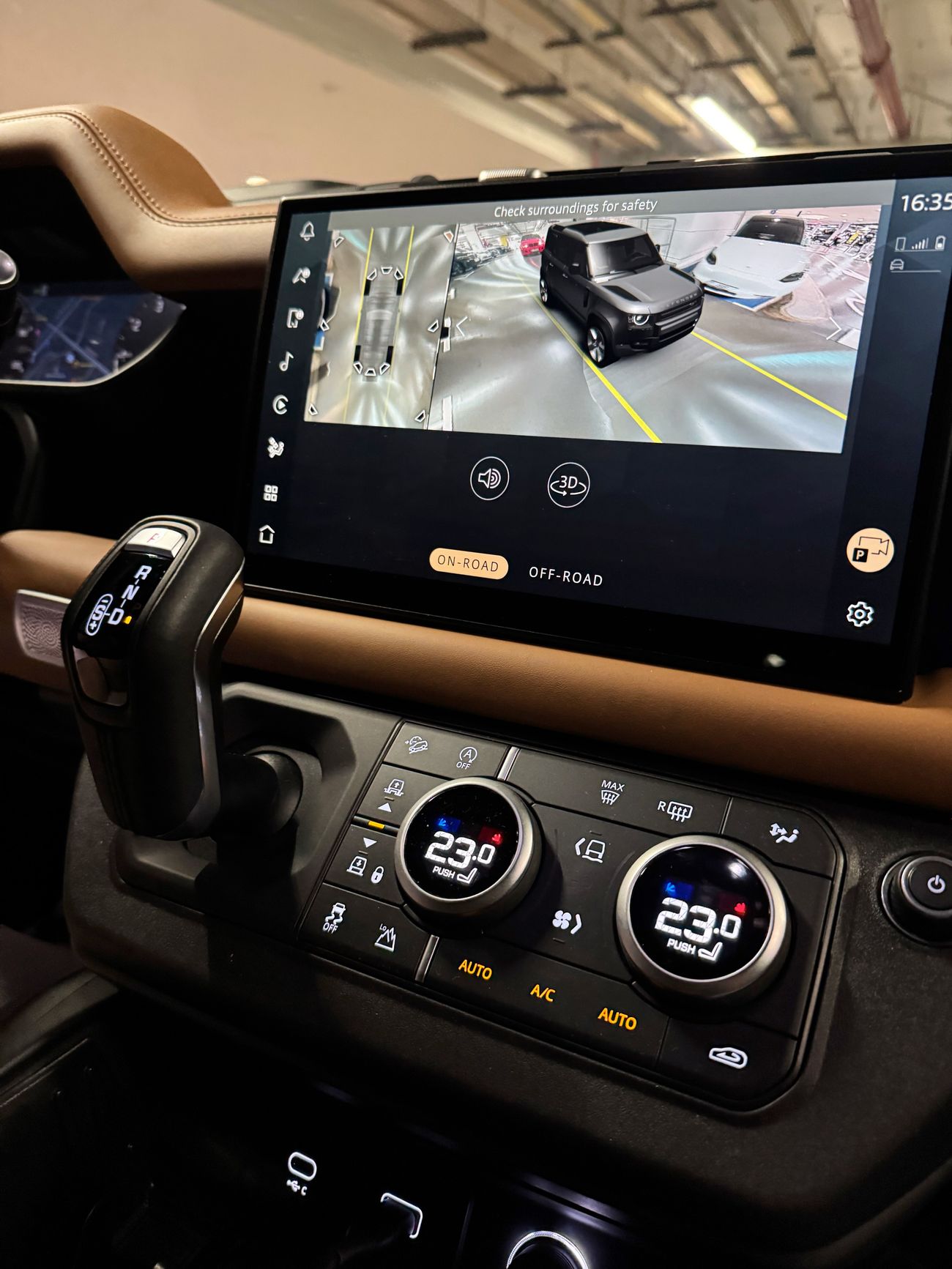 Land Rover Defender P400 110 X-Dynamic SE 3.0L (7 Seater)