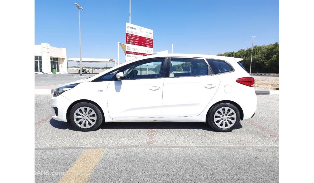 Kia Carens Kia Carens 2015 gcc very good car