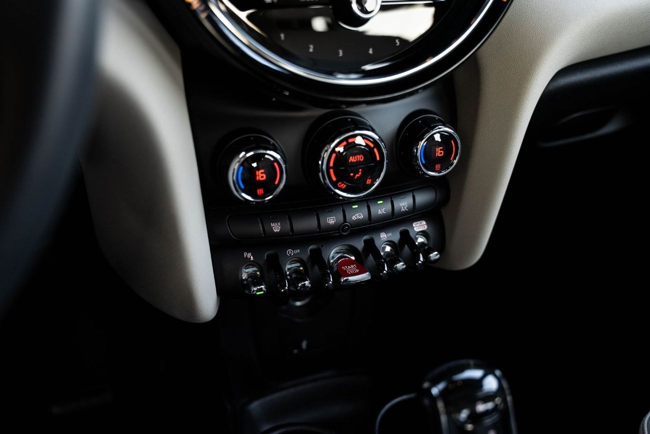 Mini Cooper S 2023 Agency Warranty Full Service History GCC 2.0L Turbo 4 Cylinders Low Mileage