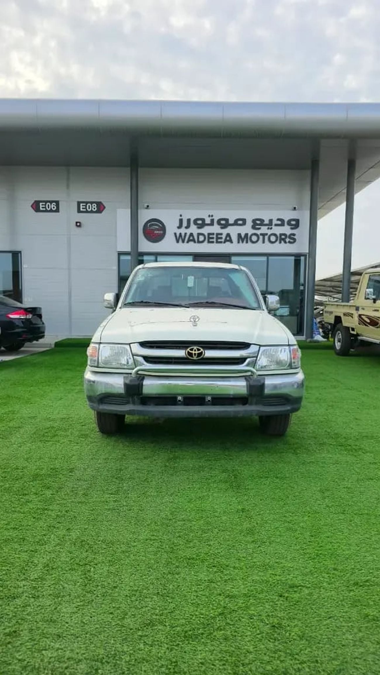 Toyota Hilux DLX Double Cab GLX - GCC Specs