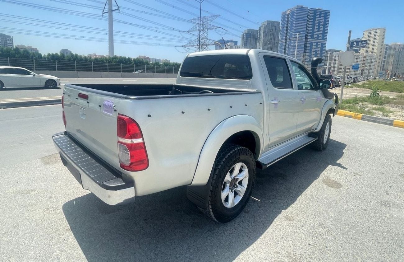 تويوتا هيلوكس diesel engine ,3.0 liter ,manual gear ,right hand drive