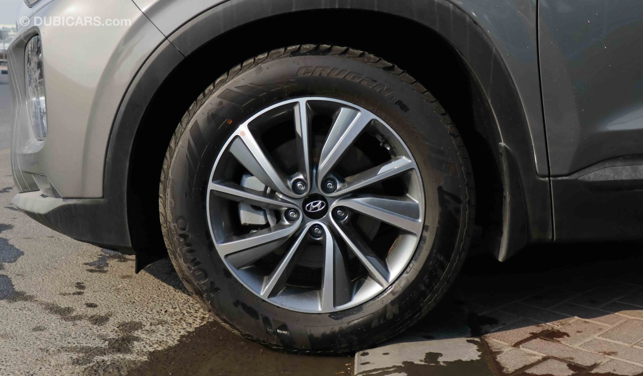 Hyundai Santa Fe 4x2 panoramic rims19 leather seat