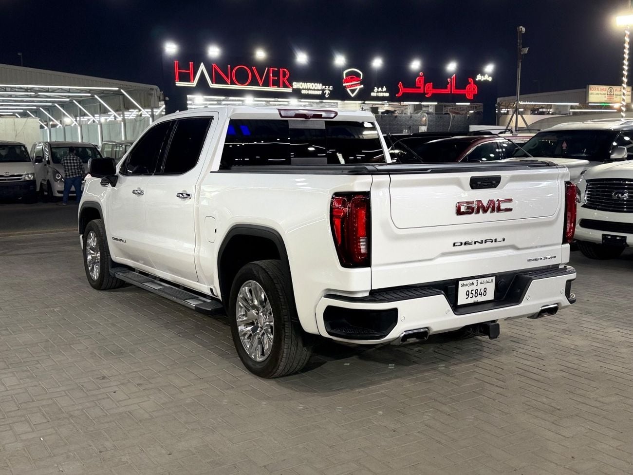 جي أم سي سييرا 5.3L V8 SLT Crew Cab (AWD)