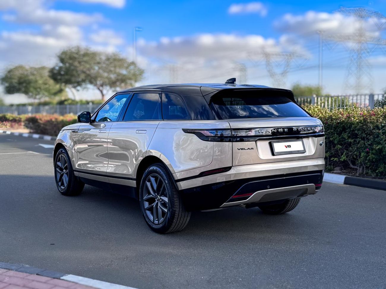 Land Rover Range Rover Velar Land Rover Range Rover Velar 2026 Automatic 0 Km 4 Cylinder All Wheel Drive (AWD) SUV Gold