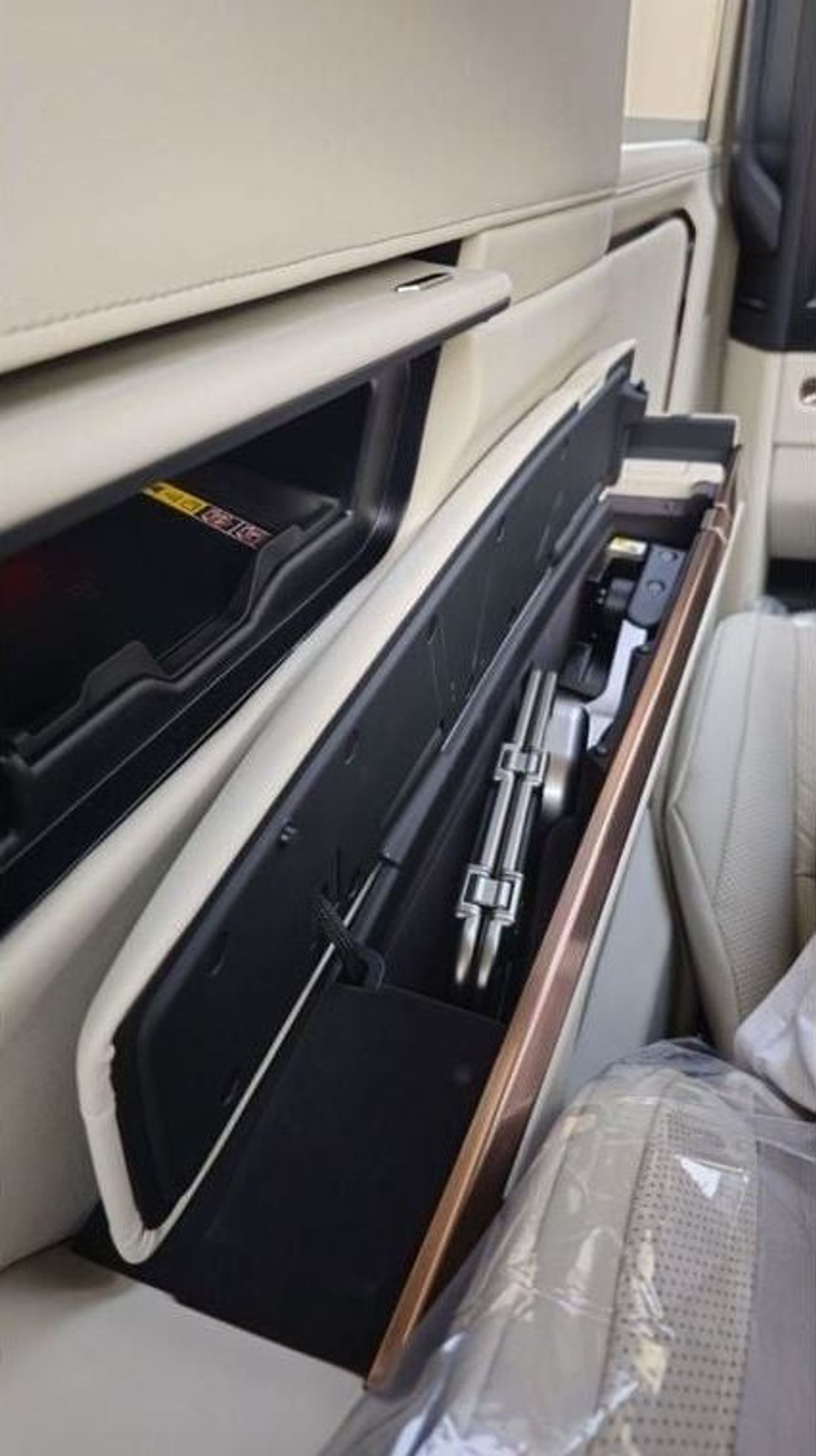 Lexus LM 350h Lexus LM 350h 2.5L