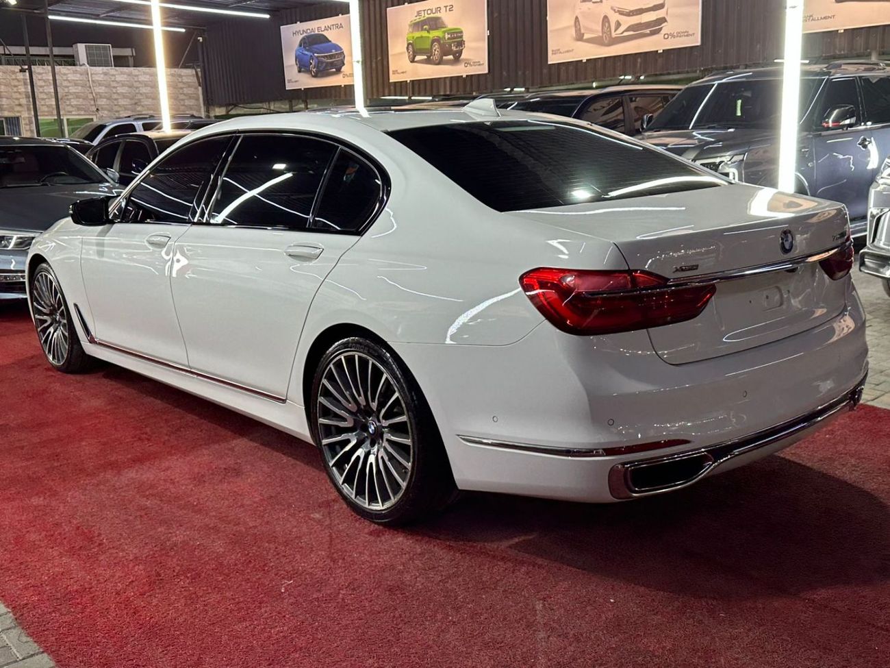 بي أم دبليو 750Li Luxury 4.4L (443 HP)