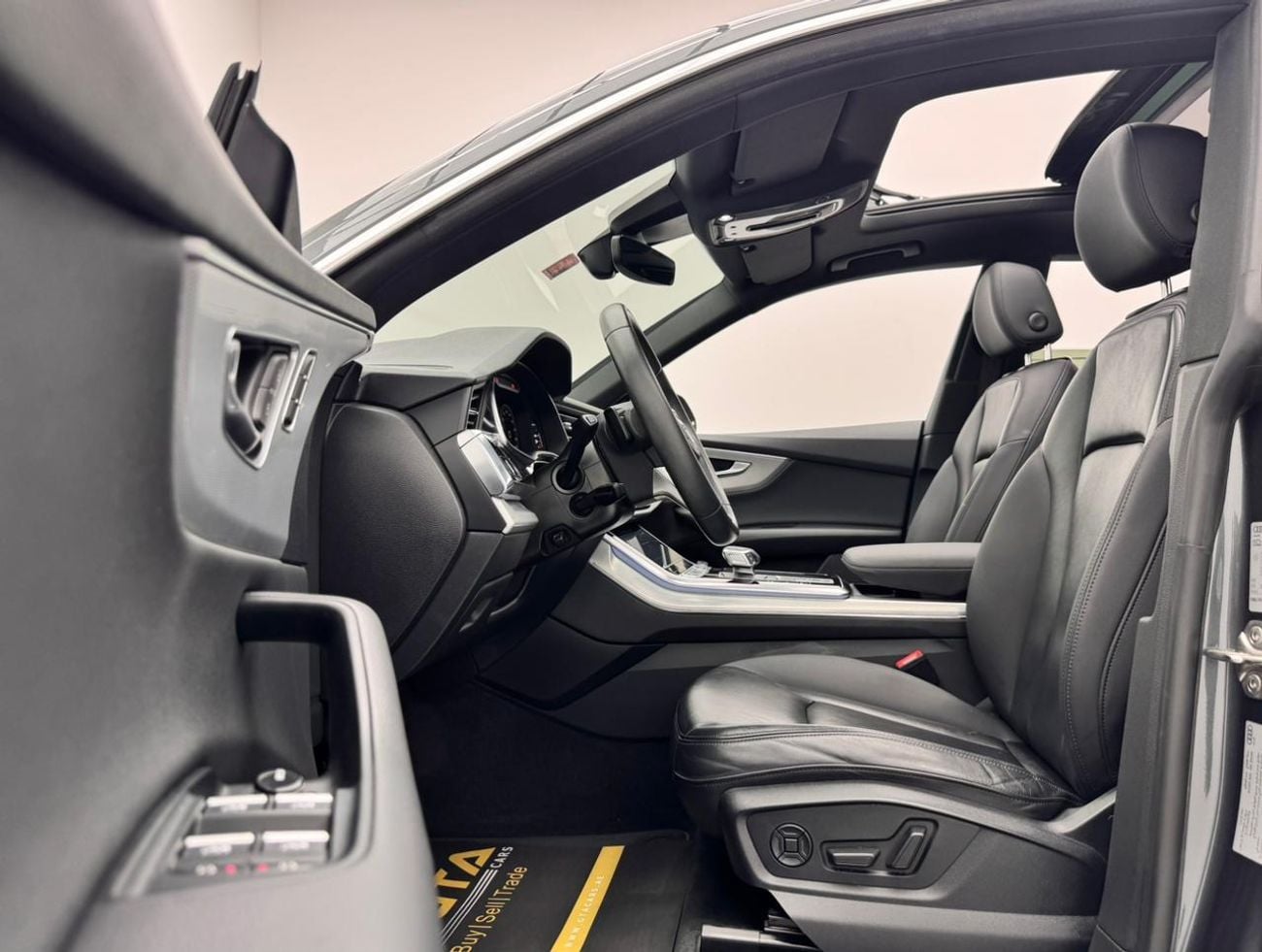 Audi Q8 55 TFSI quattro S-Line 3.0L (340 HP) 2020 Audi Q8 55TFSI S-Line, Audi Service History, 1 Year Warran