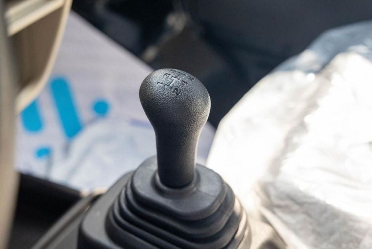 Suzuki EECO 7 Seater | AC | Power Steering | ABS | Airbag | Parking Sensor | Defogger - 2024