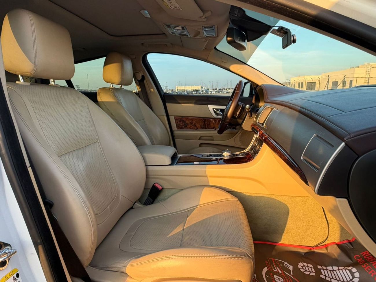 جاكوار XF Premium Luxury 2.0L