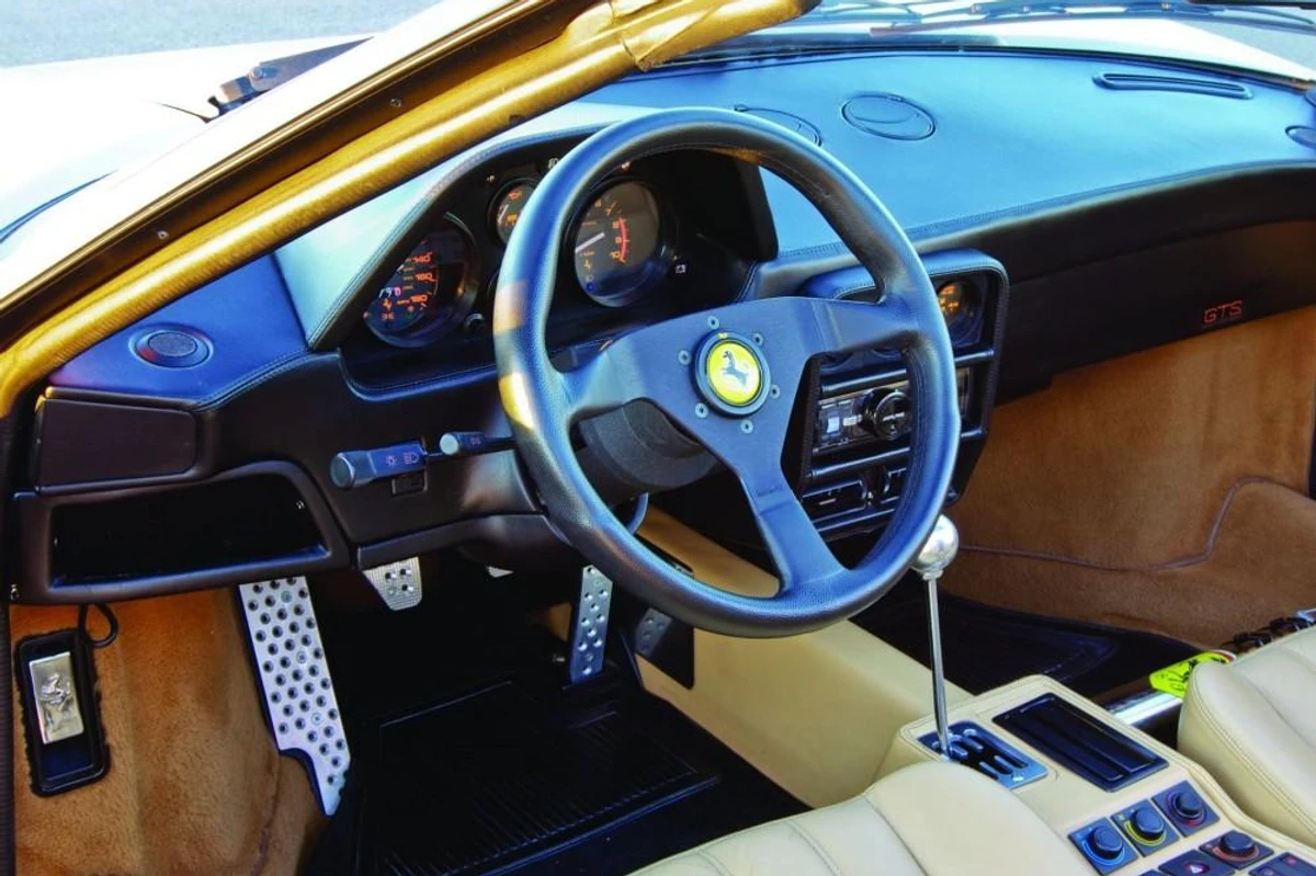 Ferrari 328 interior - Cockpit
