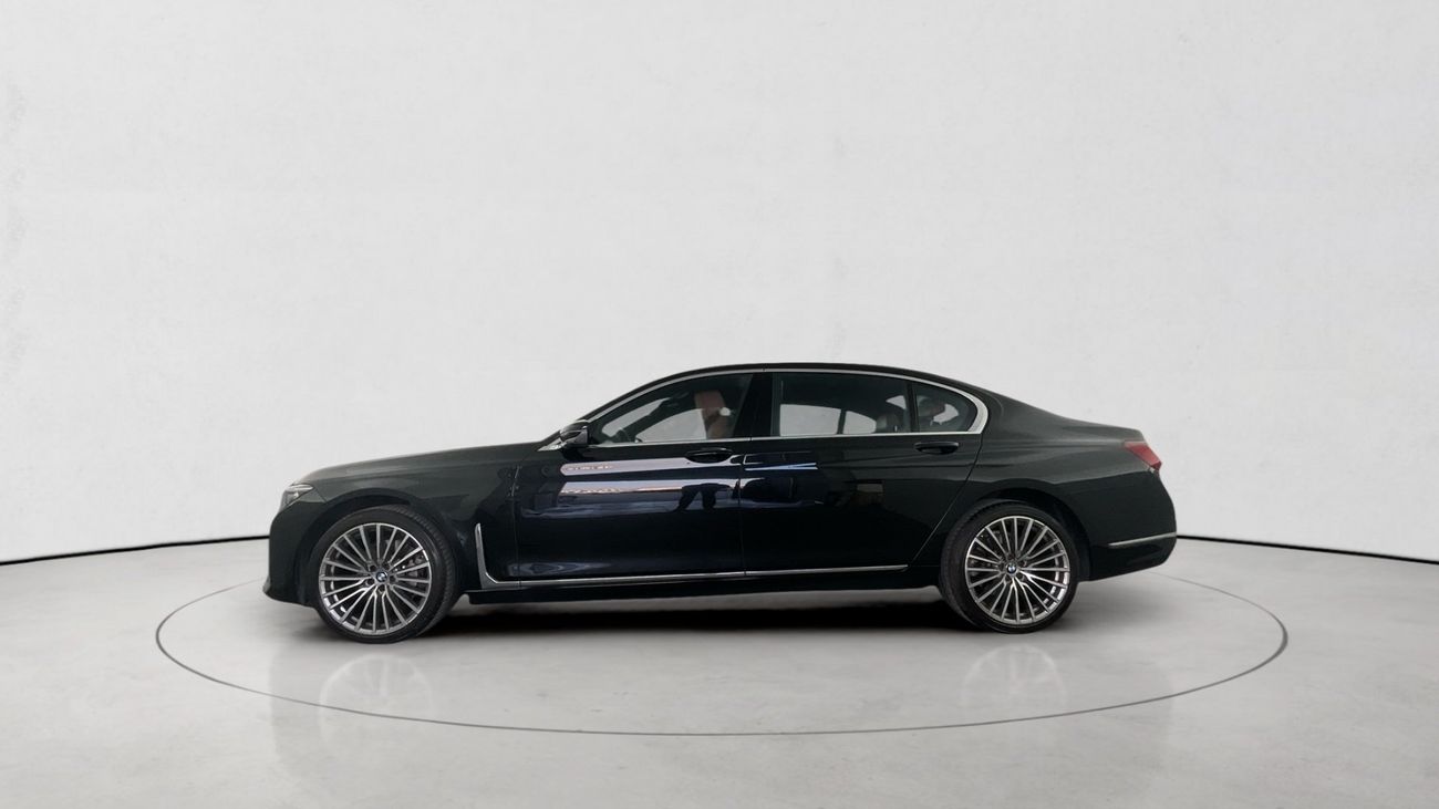 بي أم دبليو 730Li Pure Excellence | upto AED 20,000 Ramadan Discount | شامل الضمان | 0 ﺪﻔﻋﺓ ﺃﻮﻟﻯ