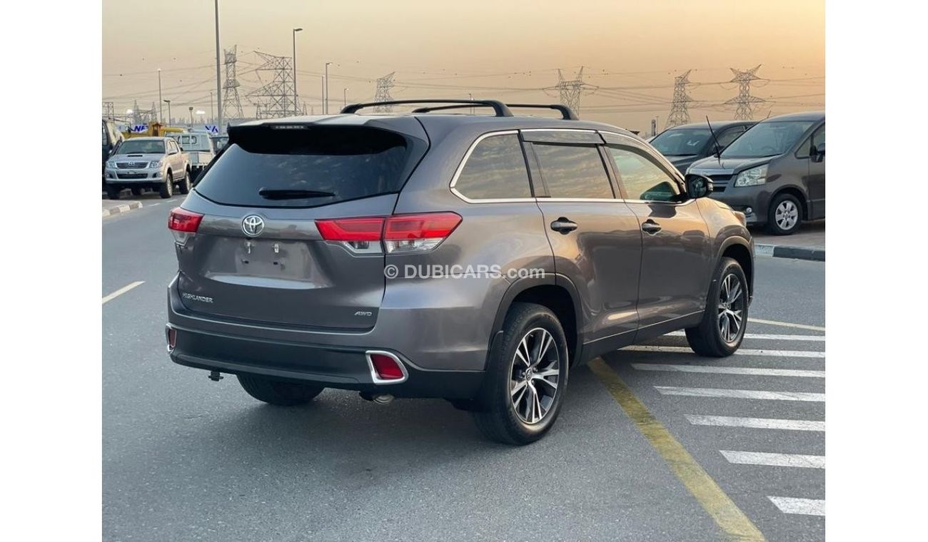 Toyota Highlander 2019 Toyota Highlander LE AWD 4X4 V6 3.5L MidOption+
