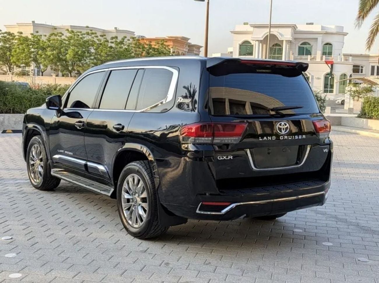 تويوتا لاند كروزر Toyota landcruise 2020Model Facelifted 2025 GXR 4.0L V6 petrol Engine Colour Black push start Transm