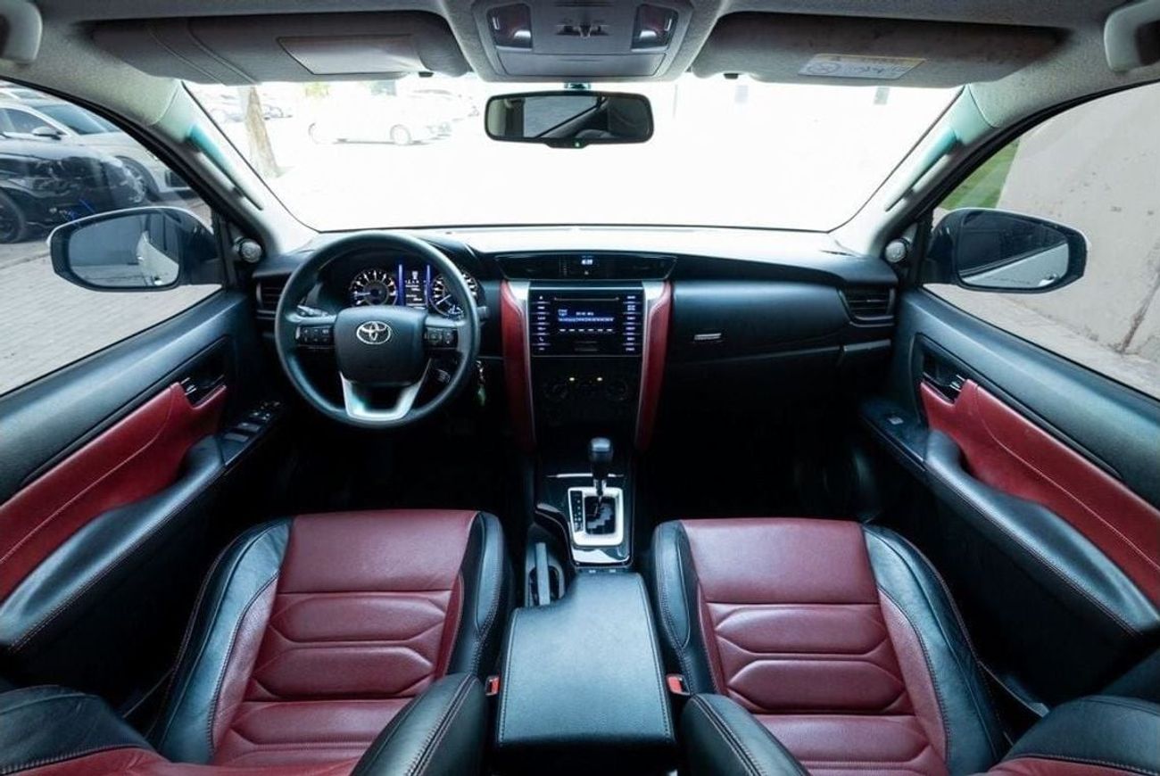 تويوتا فورتونر Toyota Fortuner TRD Sportivo 2018 GCC (LOW MILEAGE) under Warranty with Flexible Down-Payment.