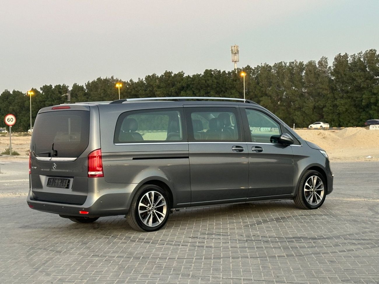 Mercedes-Benz V 250 Std 2.1L MODEL 2020 GCC CAR PERFECT CONDITION INSIDE AND OUTSIDEE