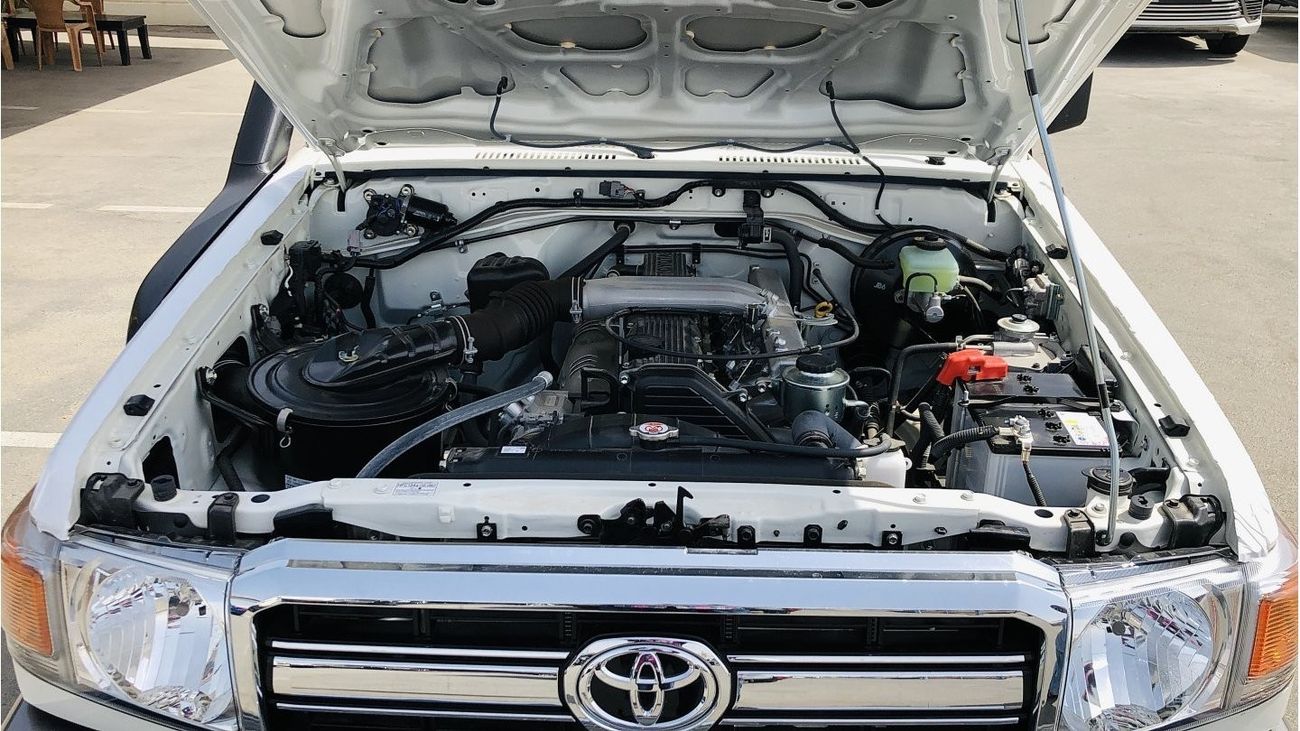 تويوتا لاند كروزر 70 4.2L DIESEL 6-CYLINDER  5-DOORS 2023