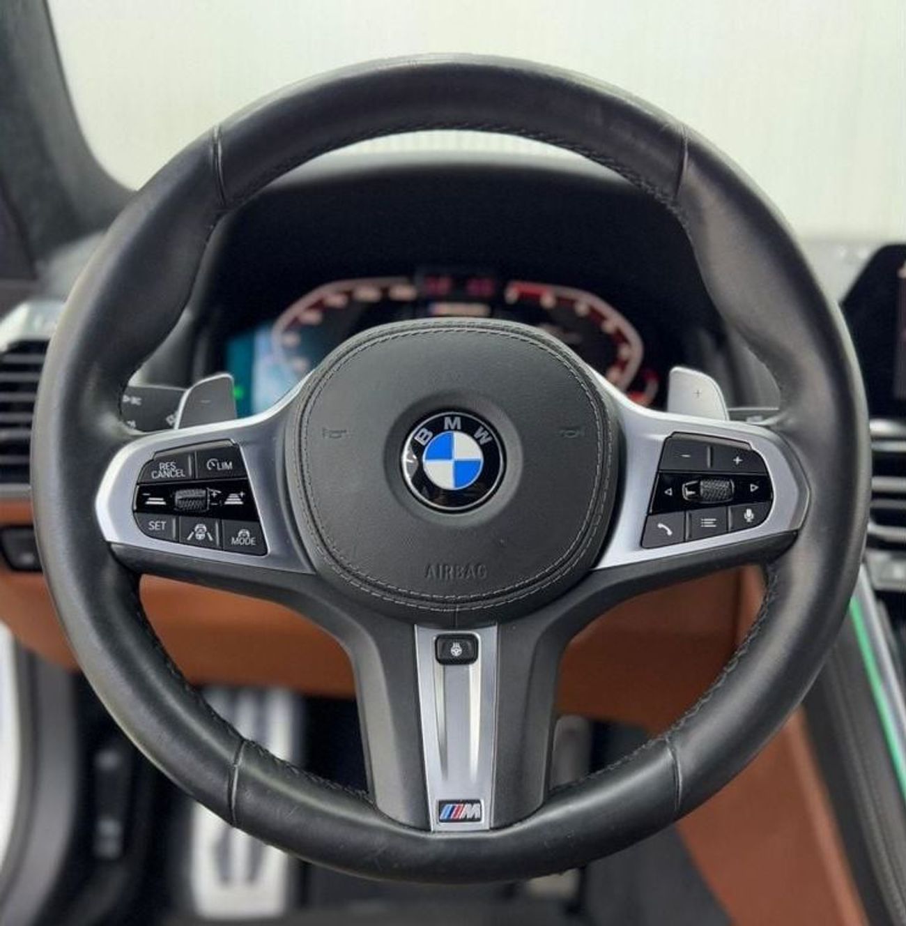 بي أم دبليو M850i xDrive 4.4L 2019 BMW M850i xDrive, July 2026 BMW Warranty + Service Pack, Very Low Kms, GCC