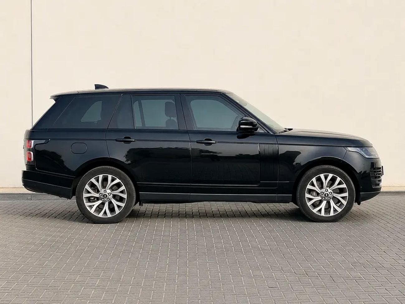 Land Rover Range Rover SE GCC Specs