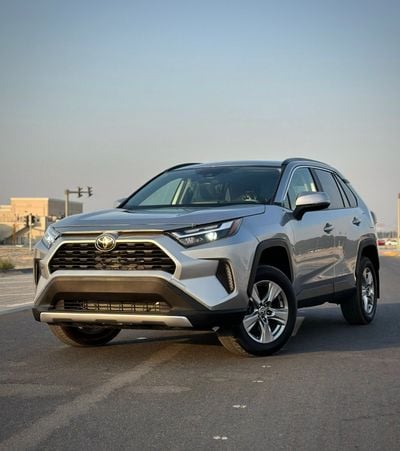 تويوتا راف ٤ XLE || PETROL || TOP CONDITION