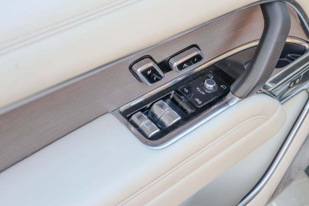 Land Rover Range Rover LWB Autobiography P400 3.0L LWB Autobiography P400 4.4L 2022 Land Rover Range Rover Autobiography 4.